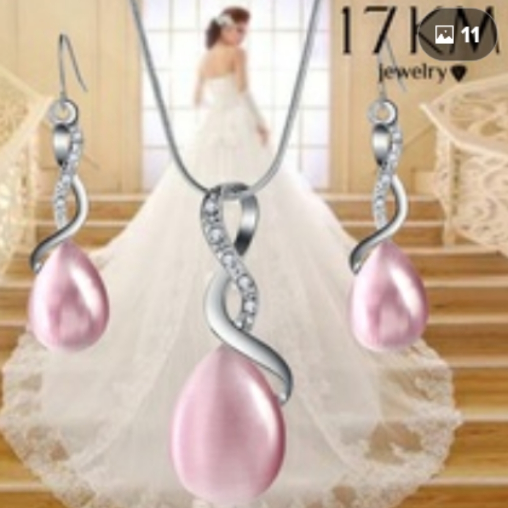 💞 Necklace and earring set. 💞